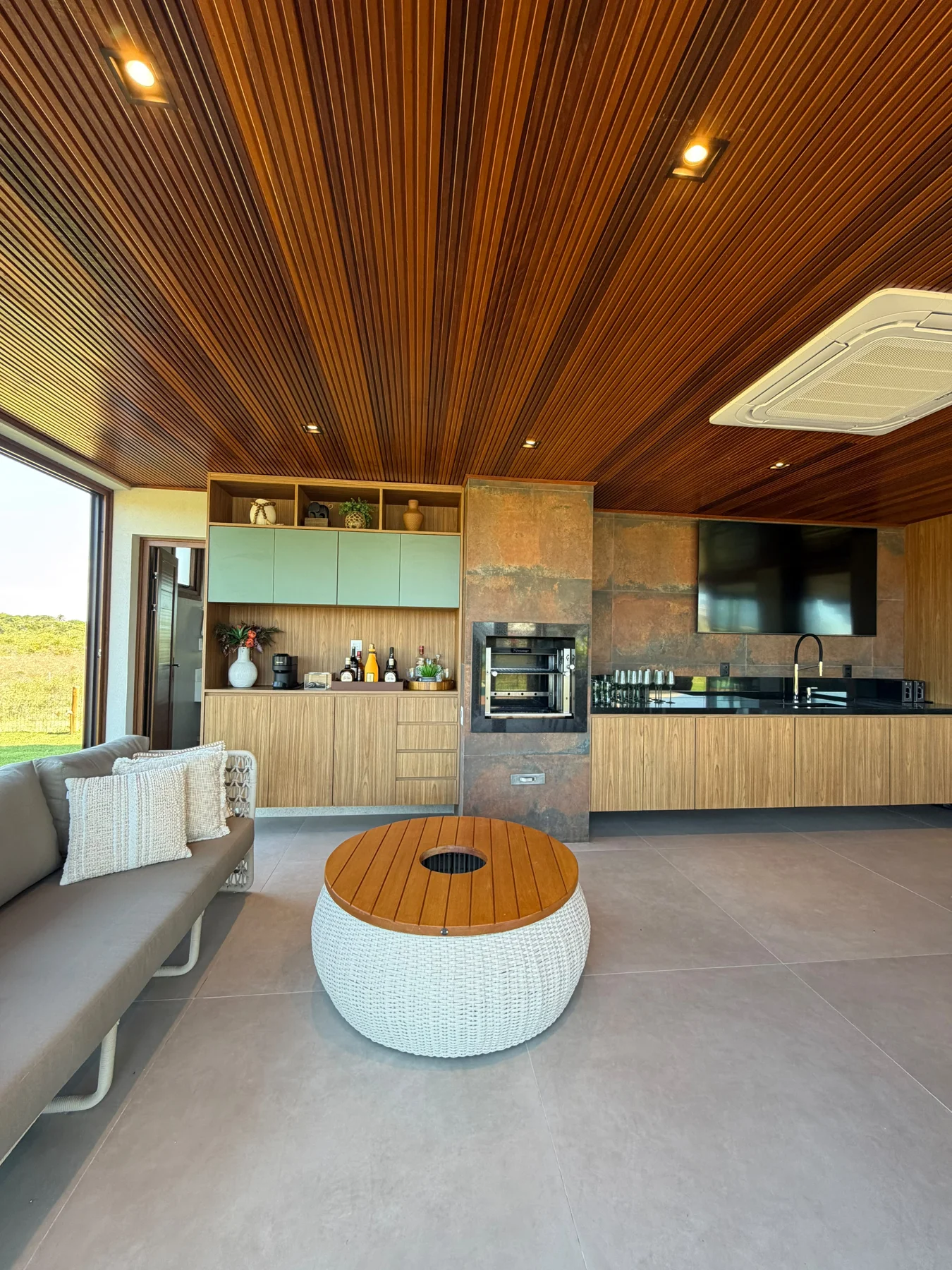 Lounge e churrasqueira